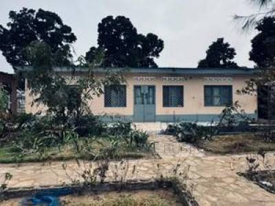 2chbre Maison dans Empire Supreme, Moanda &agrave; Vendre